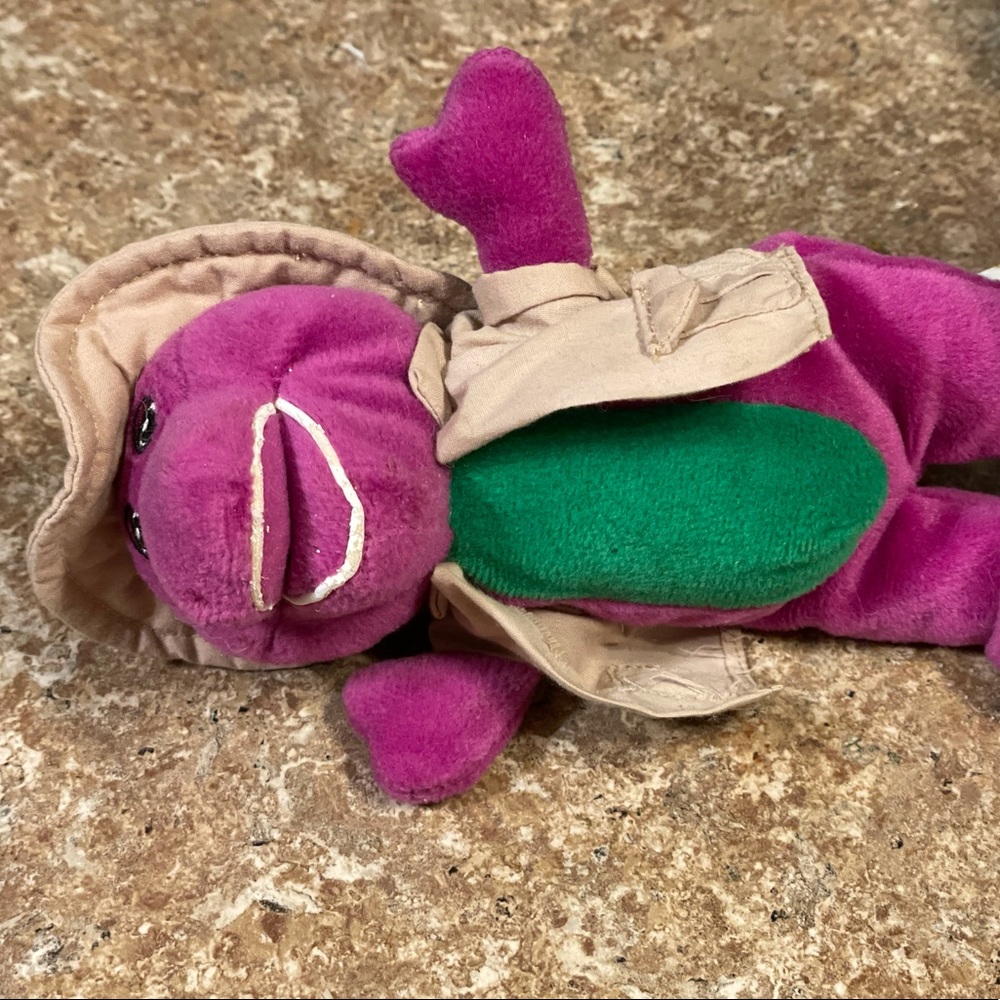 Barney plush/beanie w/ safari outfit Vintage 90’s